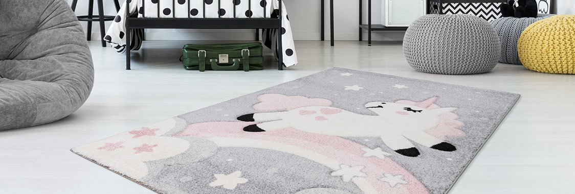 Ein Kinderteppich im Kinderzimmer welcher eine schöne Zeichnung eines Rehs und Tieres des Waldes zeigt. Kinderteppiche von Arte Espina jetzt günstig kaufen im Carpet:Center